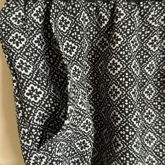 NWT MAX STUDIO Medallion Print Crepe Pants Size XS | black and white - Picture 4 of 6